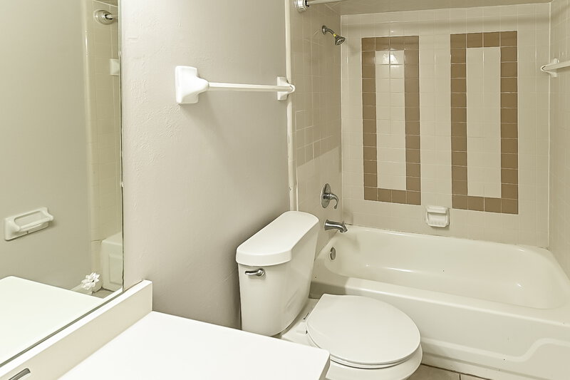 1,770/Mo, 7241 Greenbrook Pkwy Southaven, MS 38671 Bathroom View