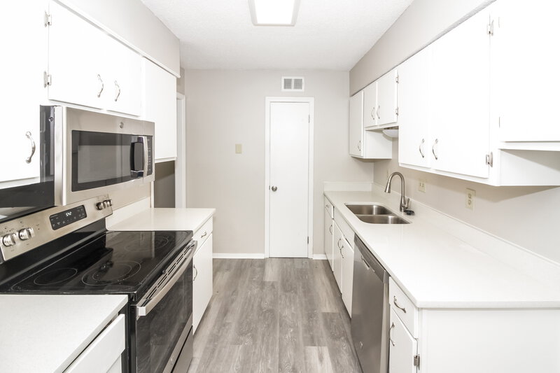 1,590/Mo, 2656 Harlingen Dr Memphis, TN 38133 Kitchen View 2