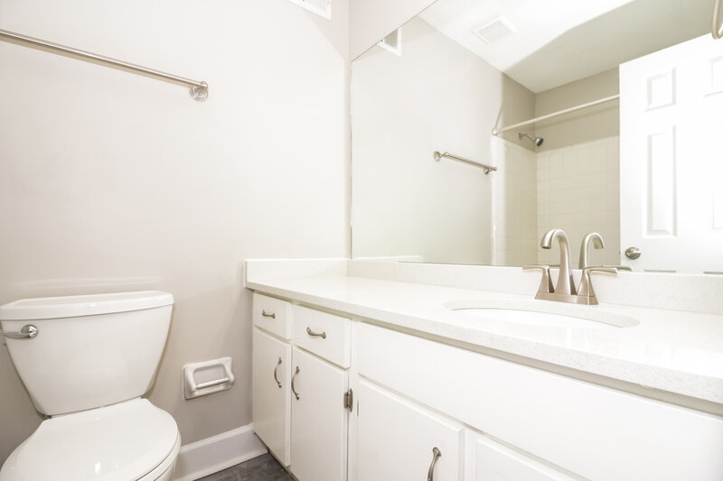 1,590/Mo, 2656 Harlingen Dr Memphis, TN 38133 Main Bathroom View