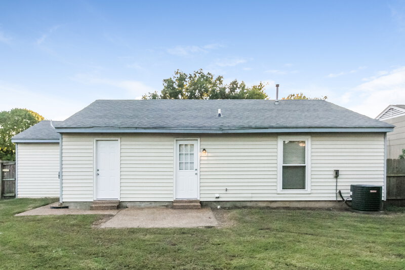 1,590/Mo, 2656 Harlingen Dr Memphis, TN 38133 Rear View 2
