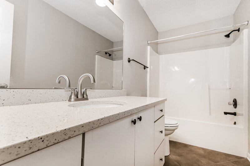 2,790/Mo, 277 Gaslight Cove Hernando, MS 38632 Bathroom View