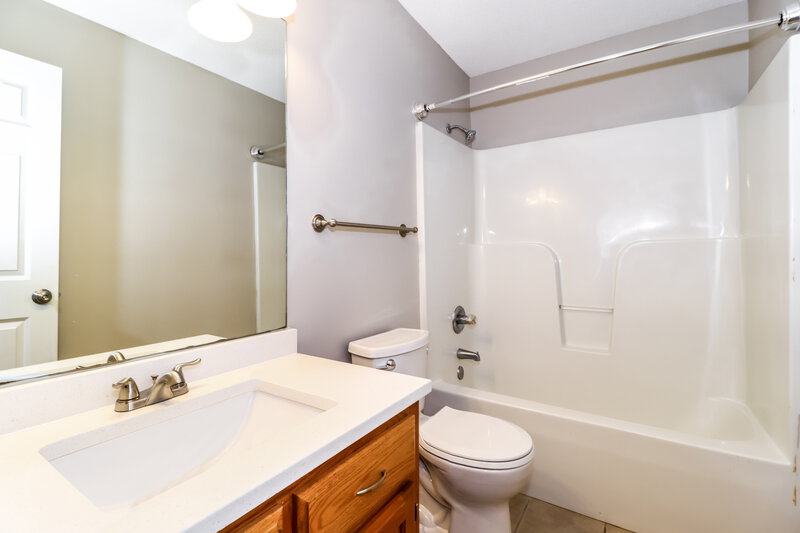 1,900/Mo, 205 Mack Edwards Dr Oakland, TN 38060 Bathroom View