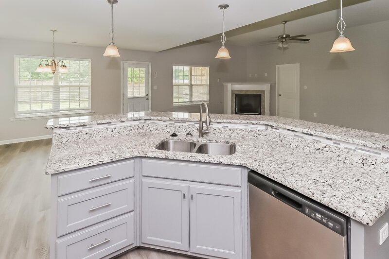 2,240/Mo, 121 Magnolia Gardens Dr Hernando, MS 38632 Kitchen View
