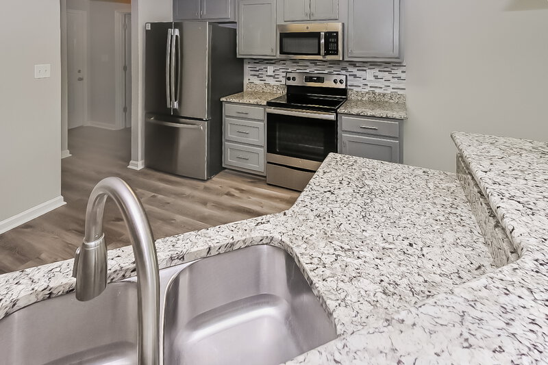 2,240/Mo, 121 Magnolia Gardens Dr Hernando, MS 38632 Kitchen View 3