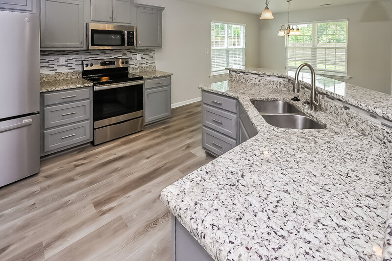 2,240/Mo, 121 Magnolia Gardens Dr Hernando, MS 38632 Kitchen View 4