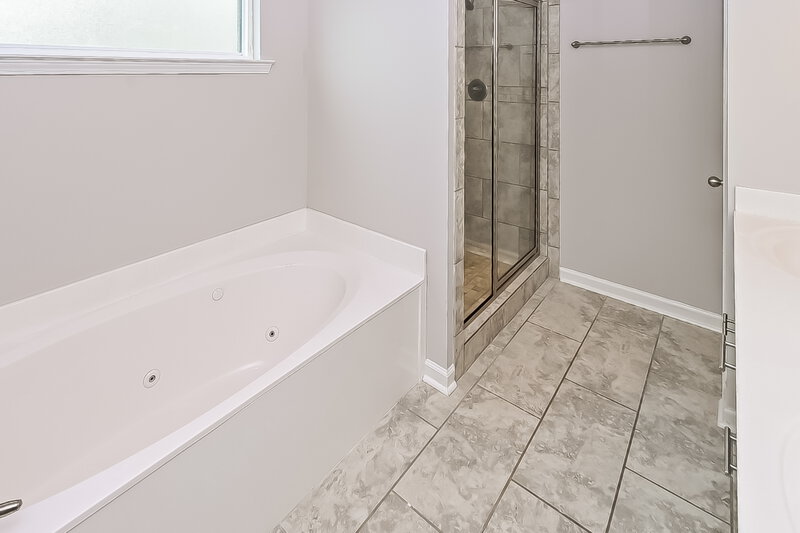 2,240/Mo, 121 Magnolia Gardens Dr Hernando, MS 38632 Bathroom View