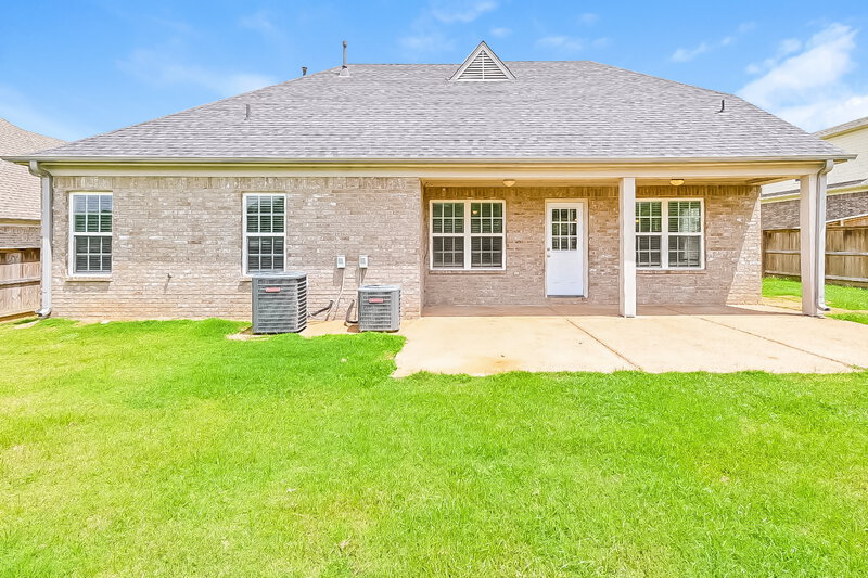 2,240/Mo, 121 Magnolia Gardens Dr Hernando, MS 38632 Rear Entrance View