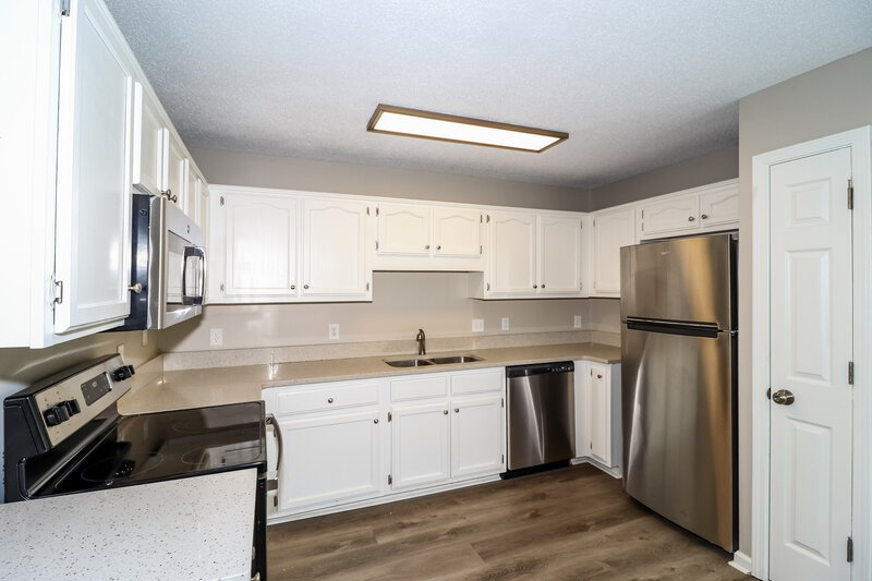 1,820/Mo, 7711 Belmont Run Cove Memphis, TN 38125 Kitchen View 2