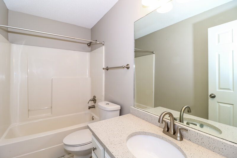 1,820/Mo, 7711 Belmont Run Cove Memphis, TN 38125 Bathroom View