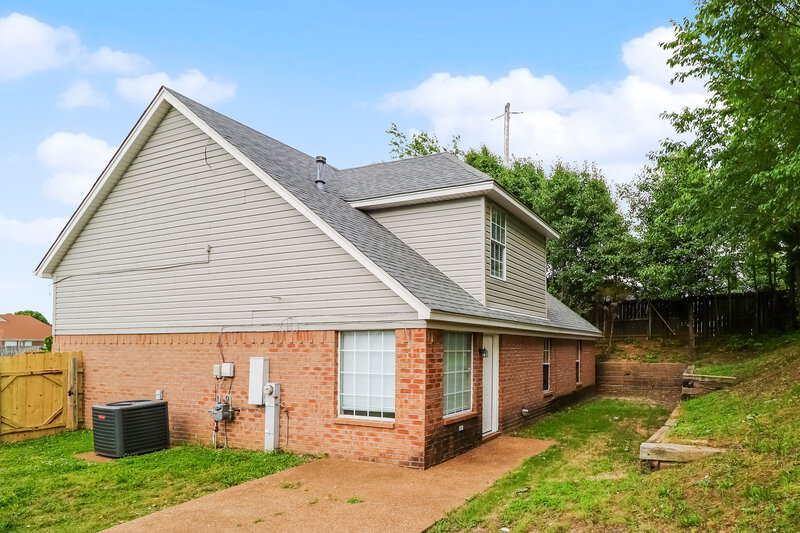 1,820/Mo, 7711 Belmont Run Cove Memphis, TN 38125 Rear View