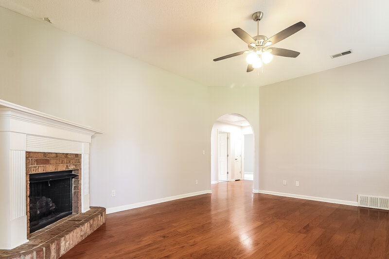 2,125/Mo, 6749 Greyhawk Cove S Olive Branch, MS 38654 Living Room View