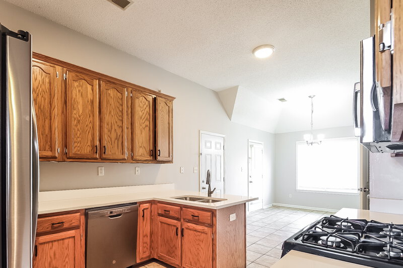 2,125/Mo, 6749 Greyhawk Cove S Olive Branch, MS 38654 Kitchen View 2