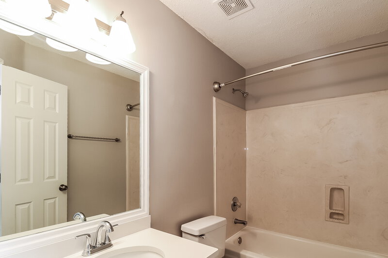 2,125/Mo, 6749 Greyhawk Cove S Olive Branch, MS 38654 Bathroom View