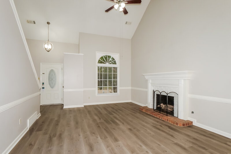 1,620/Mo, 2418 Lake Edge Dr Cordova, TN 38016 Living Room View 2