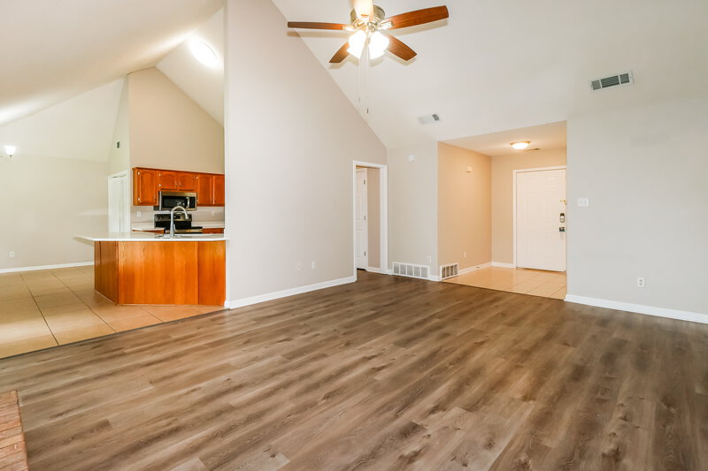 1,680/Mo, 3926 Pecan Trace Cove Memphis, TN 38135 Living Room View 2