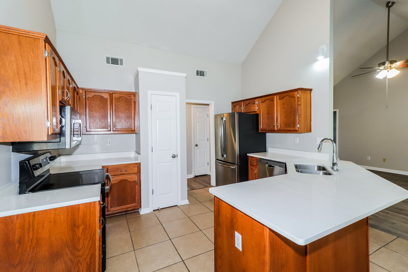 1,760/Mo, 3926 Pecan Trace Cove Memphis, TN 38135 Kitchen View