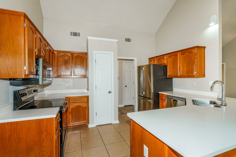 1,680/Mo, 3926 Pecan Trace Cove Memphis, TN 38135 Kitchen View