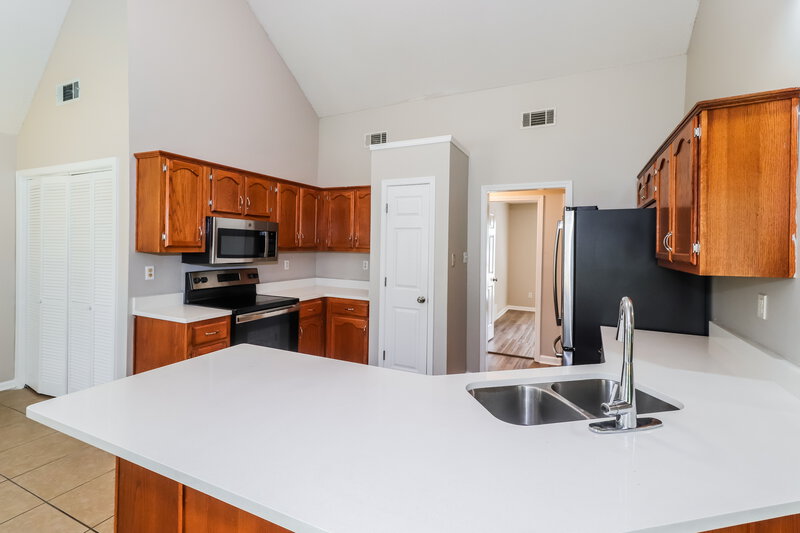 1,760/Mo, 3926 Pecan Trace Cove Memphis, TN 38135 Kitchen View 2