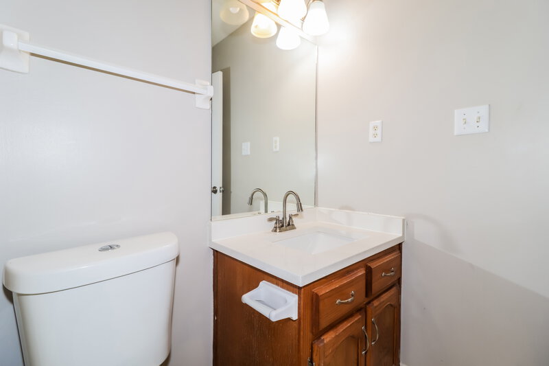 1,760/Mo, 3926 Pecan Trace Cove Memphis, TN 38135 Bathroom View