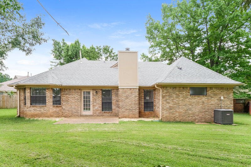 1,680/Mo, 3926 Pecan Trace Cove Memphis, TN 38135 Rear View