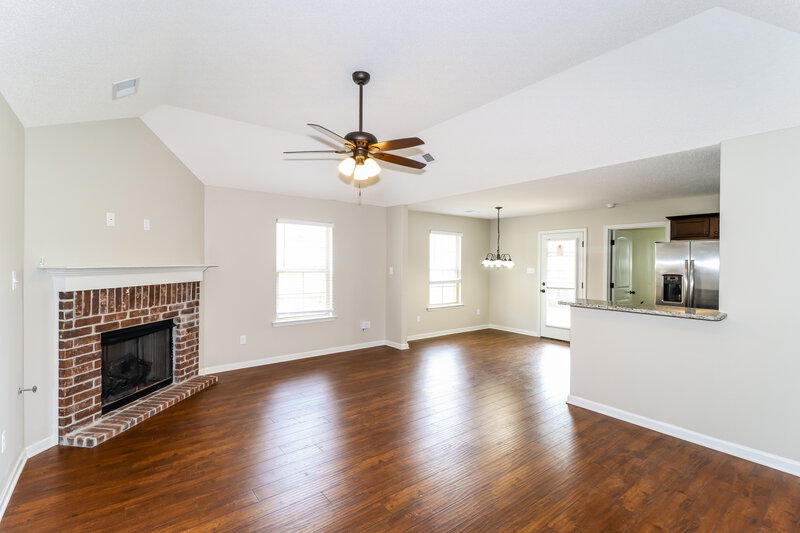 2,150/Mo, 1075 Carib Loop W Cordova, TN 38018 Living Room View