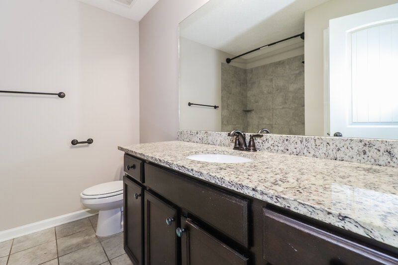 2,000/Mo, 1075 Carib Loop W Cordova, TN 38018 Main Bathroom View