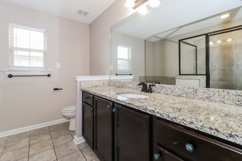2,000/Mo, 1075 Carib Loop W Cordova, TN 38018 Bathroom View