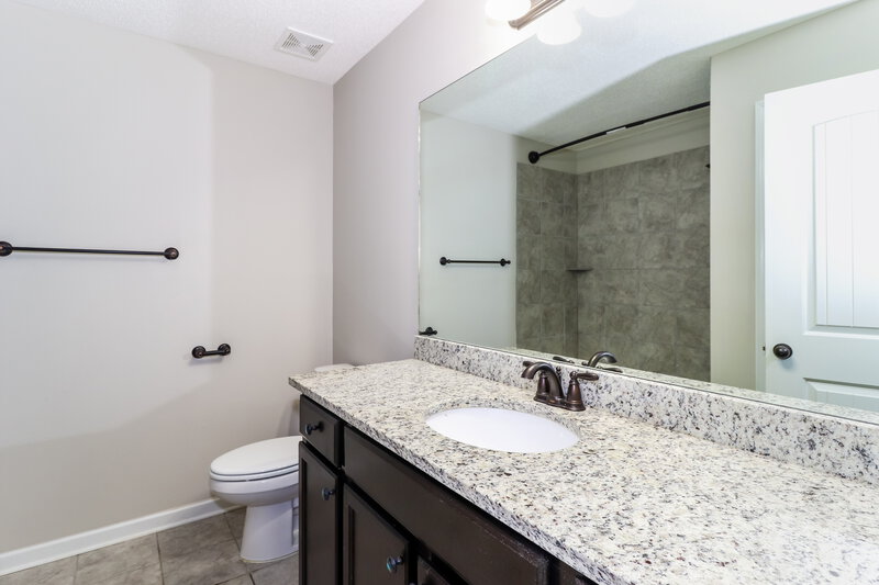 2,150/Mo, 1075 Carib Loop W Cordova, TN 38018 Bathroom View