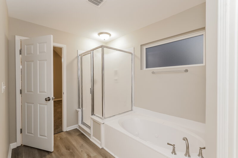 2,640/Mo, 215 Mack Edwards Dr Oakland, TN 38060 Main Bathroom View 2