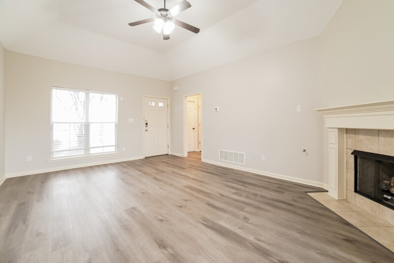 2,340/Mo, 5571 Lakeside Cir W Walls, MS 38680 Living Room View