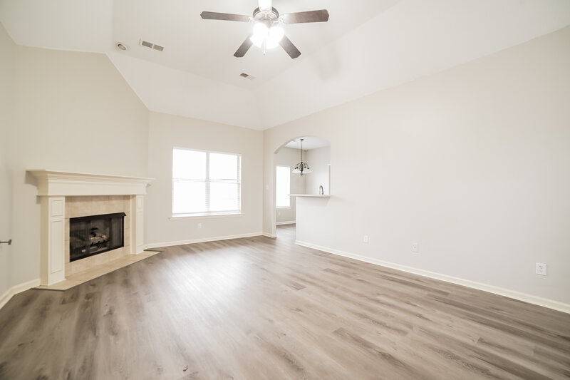 2,340/Mo, 5571 Lakeside Cir W Walls, MS 38680 Living Room View 3