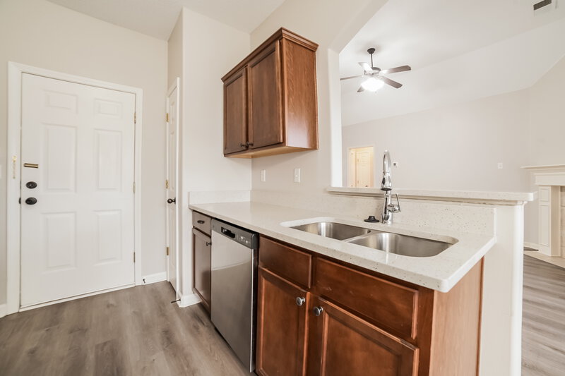 2,340/Mo, 5571 Lakeside Cir W Walls, MS 38680 Kitchen View