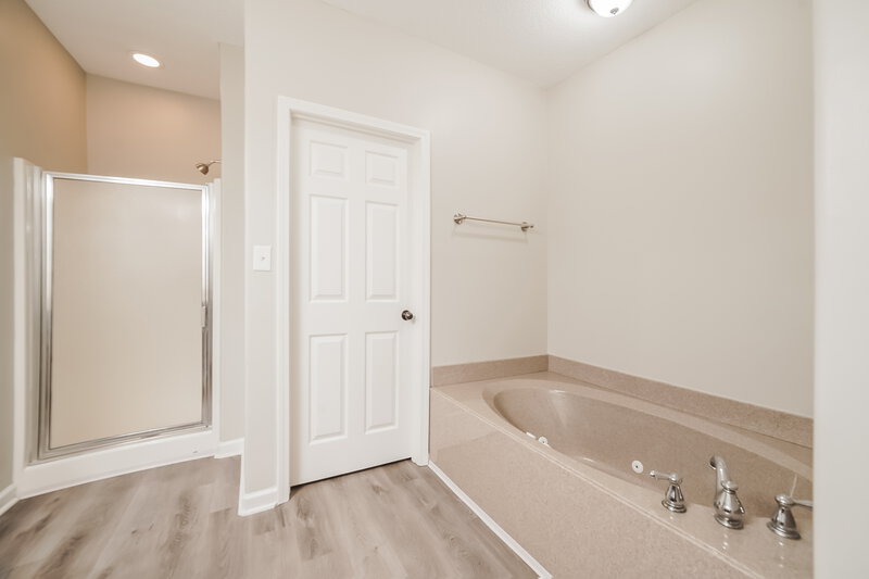 2,340/Mo, 5571 Lakeside Cir W Walls, MS 38680 Main Bathroom View