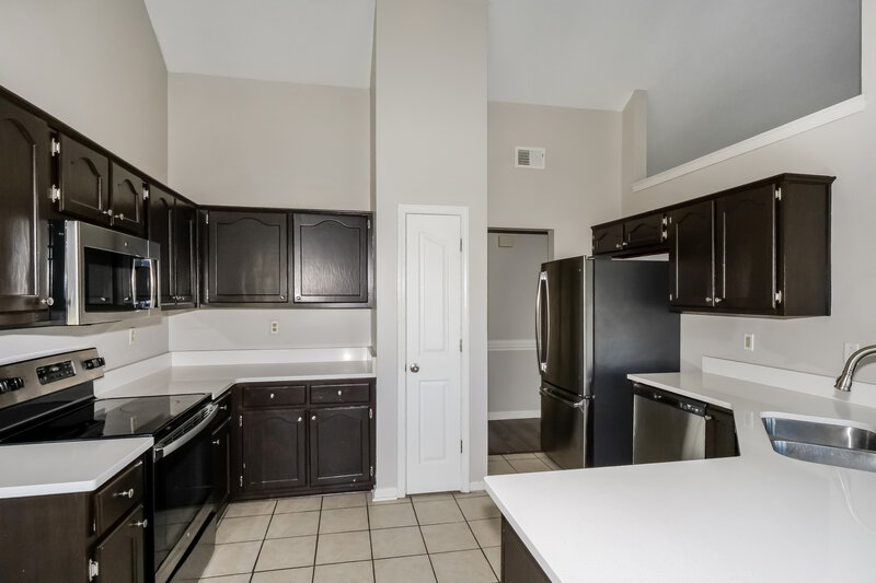 1,765/Mo, 2068 Heather Ridge Southaven, MS 38672 Kitchen View