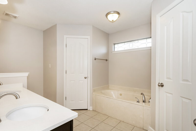 1,765/Mo, 2068 Heather Ridge Southaven, MS 38672 Main Bathroom View