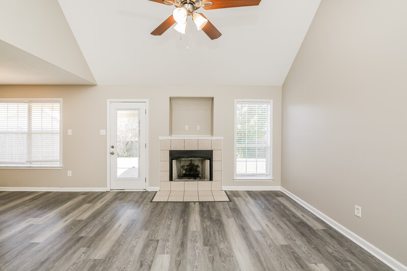 1,685/Mo, 220 Green Valley Dr Oakland, TN 38060 Living Room View 2