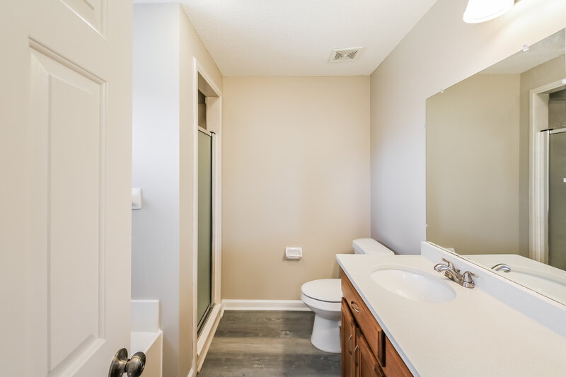 1,685/Mo, 220 Green Valley Dr Oakland, TN 38060 Main Bathroom View