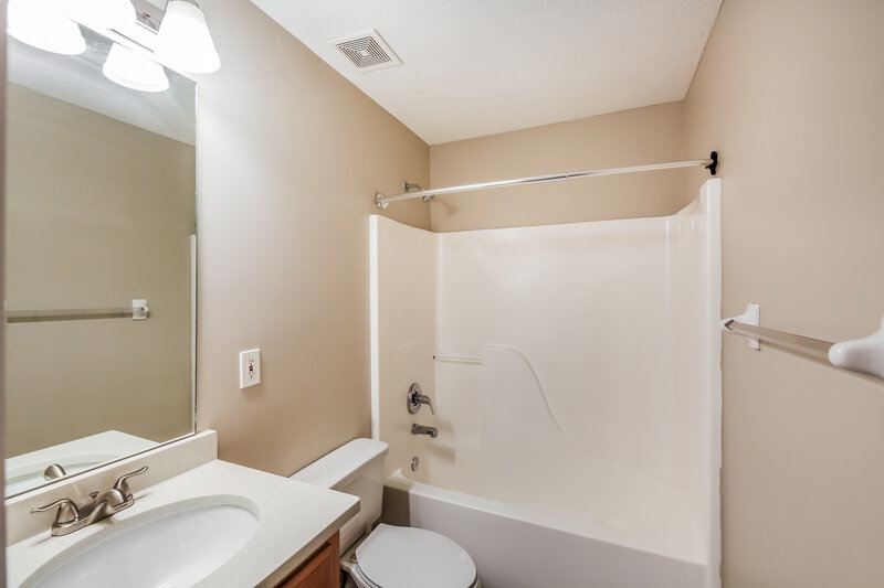 1,685/Mo, 220 Green Valley Dr Oakland, TN 38060 Bathroom View