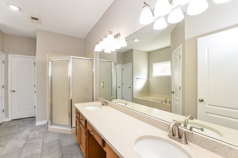2,280/Mo, 4485 Nicholas Ln Southaven, MS 38672 Main Bathroom View
