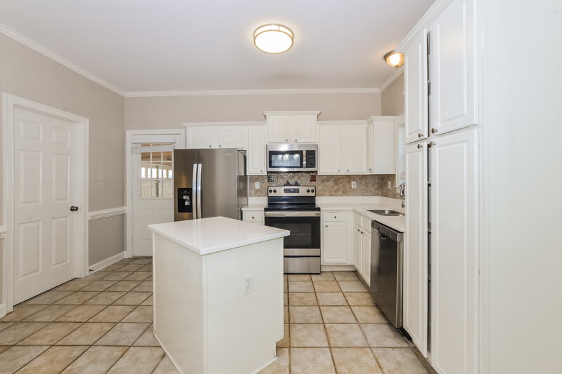 2,120/Mo, 4508 Westminister Cir Southaven, MS 38671 Kitchen View 2