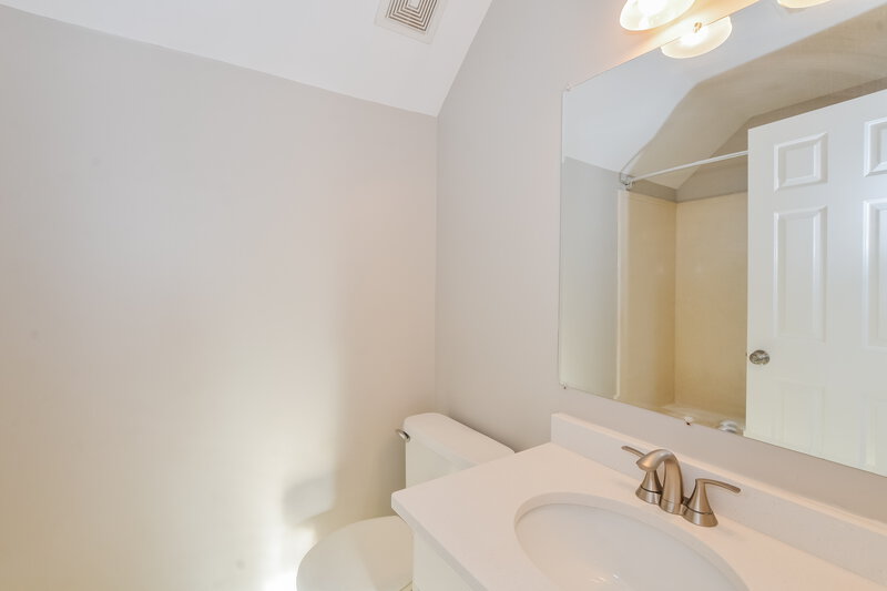 2,120/Mo, 4508 Westminister Cir Southaven, MS 38671 Main Bathroom View 2