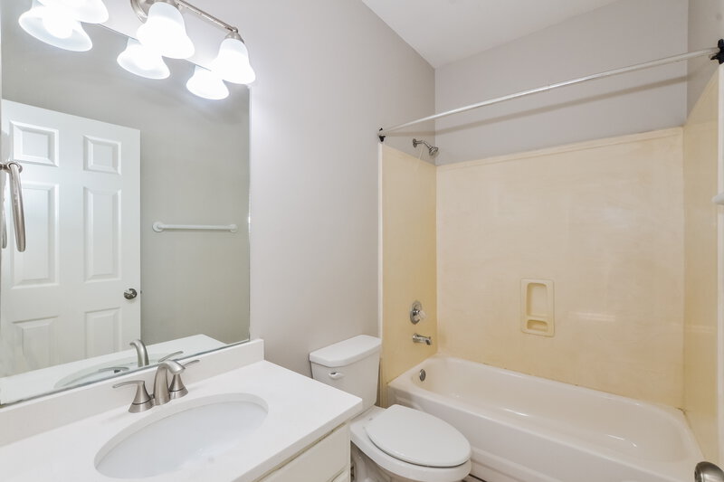 2,120/Mo, 4508 Westminister Cir Southaven, MS 38671 Bathroom View