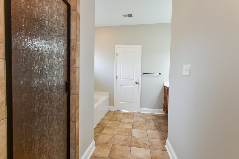 2,040/Mo, 2867 Flora Lee Dr Nesbit, MS 38651 Main Bathroom View