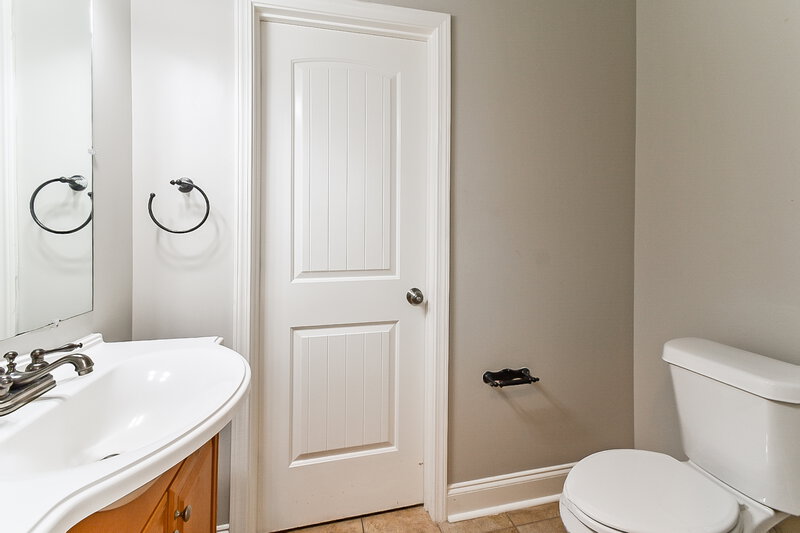 2,040/Mo, 2867 Flora Lee Dr Nesbit, MS 38651 Main Bathroom View 2