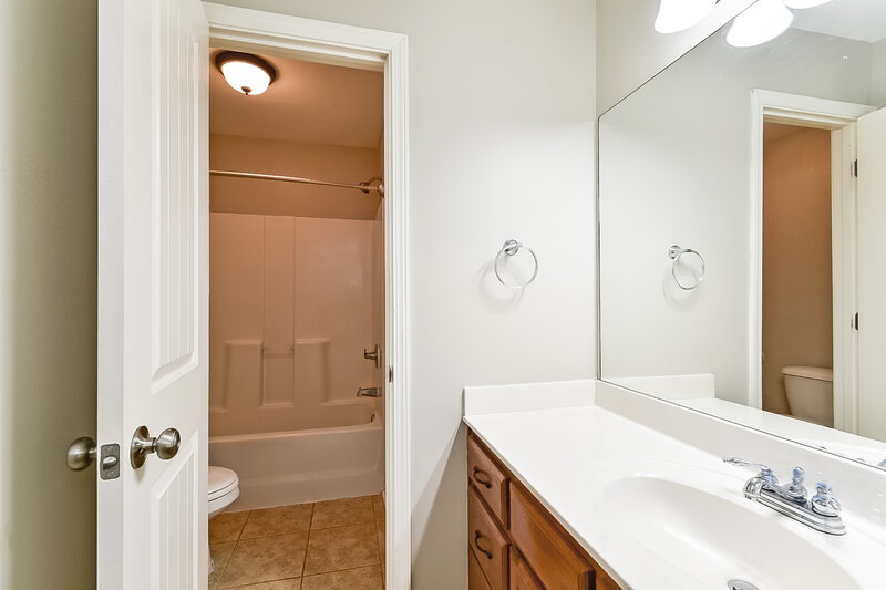 2,040/Mo, 2867 Flora Lee Dr Nesbit, MS 38651 Bathroom View
