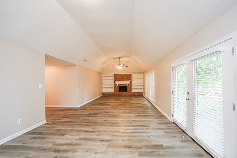 2,700/Mo, 7253 Kingsland Dr Memphis, TN 38125 Living Room View