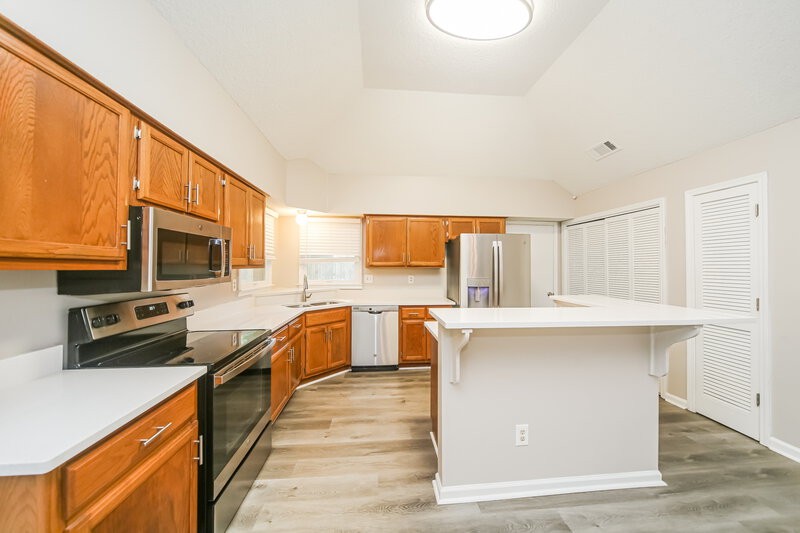 2,700/Mo, 7253 Kingsland Dr Memphis, TN 38125 Kitchen View 3