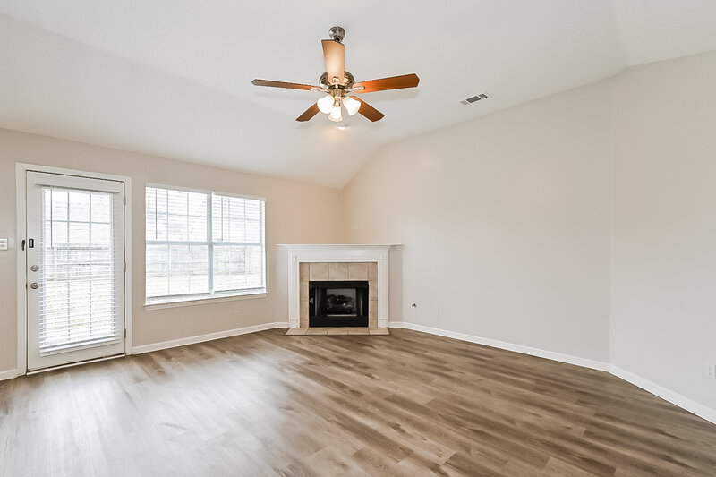 1,765/Mo, 1483 S Goodlett Grove Cv Memphis, TN 38018 Living Room View 2