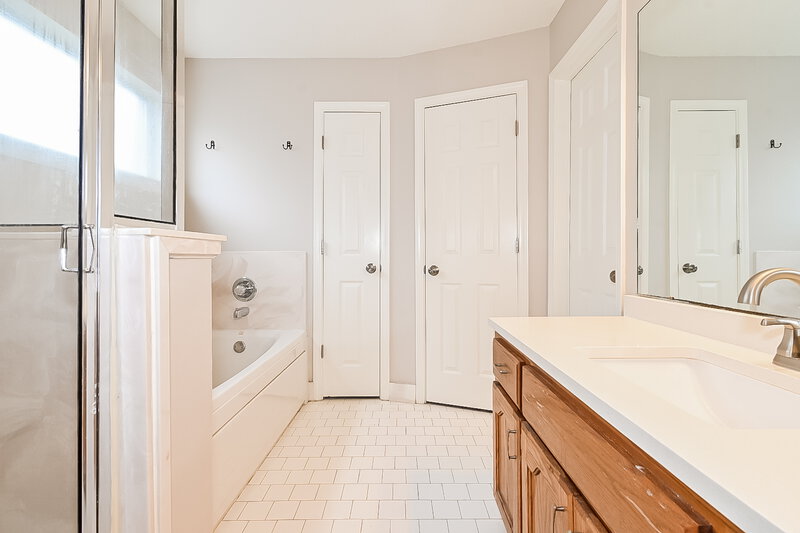 1,765/Mo, 1483 S Goodlett Grove Cv Memphis, TN 38018 Main Bathroom View