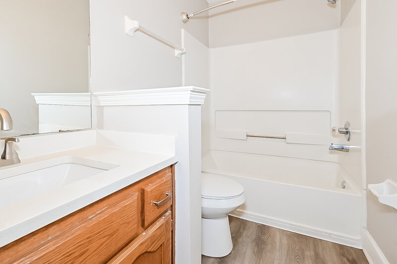 1,765/Mo, 1483 S Goodlett Grove Cv Memphis, TN 38018 Bathroom View